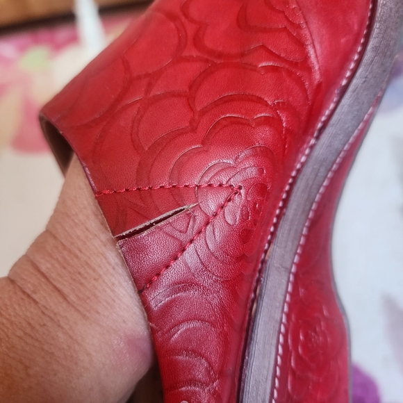 L'Artiste by Spring Step Bande Embossed Leather Clog Red Sz 40 - Picture 6 of 8